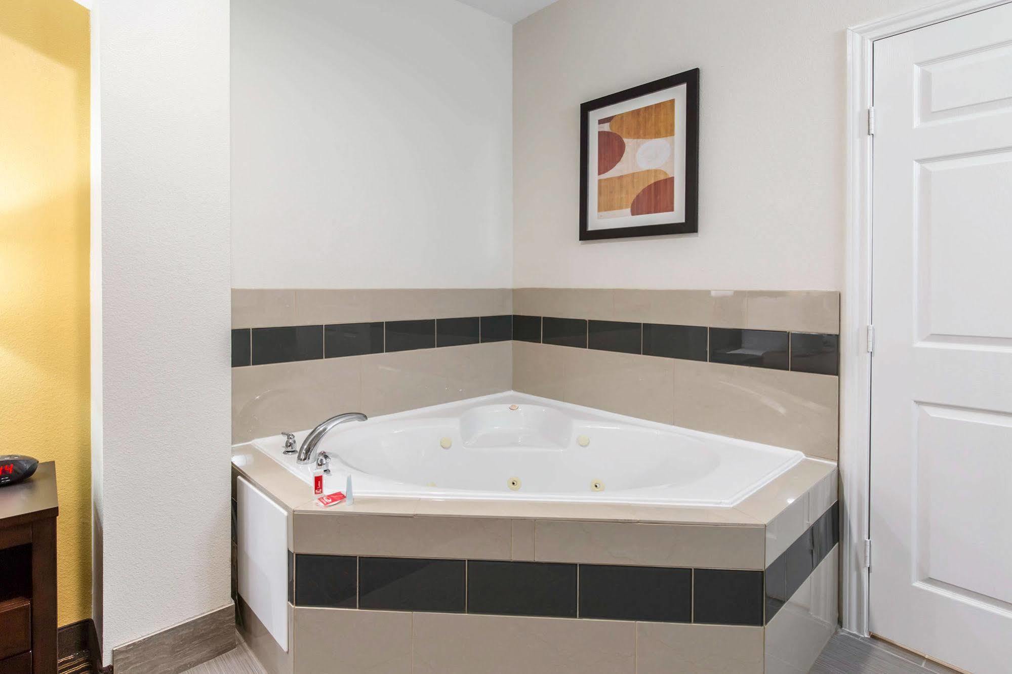 Scottish Inns & Suites Spring - Houston North Exteriör bild